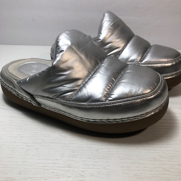 Urban Outfitters Shoes - Urban Outfitters UO Women’s Lily Puffy Slippers Silver US 6